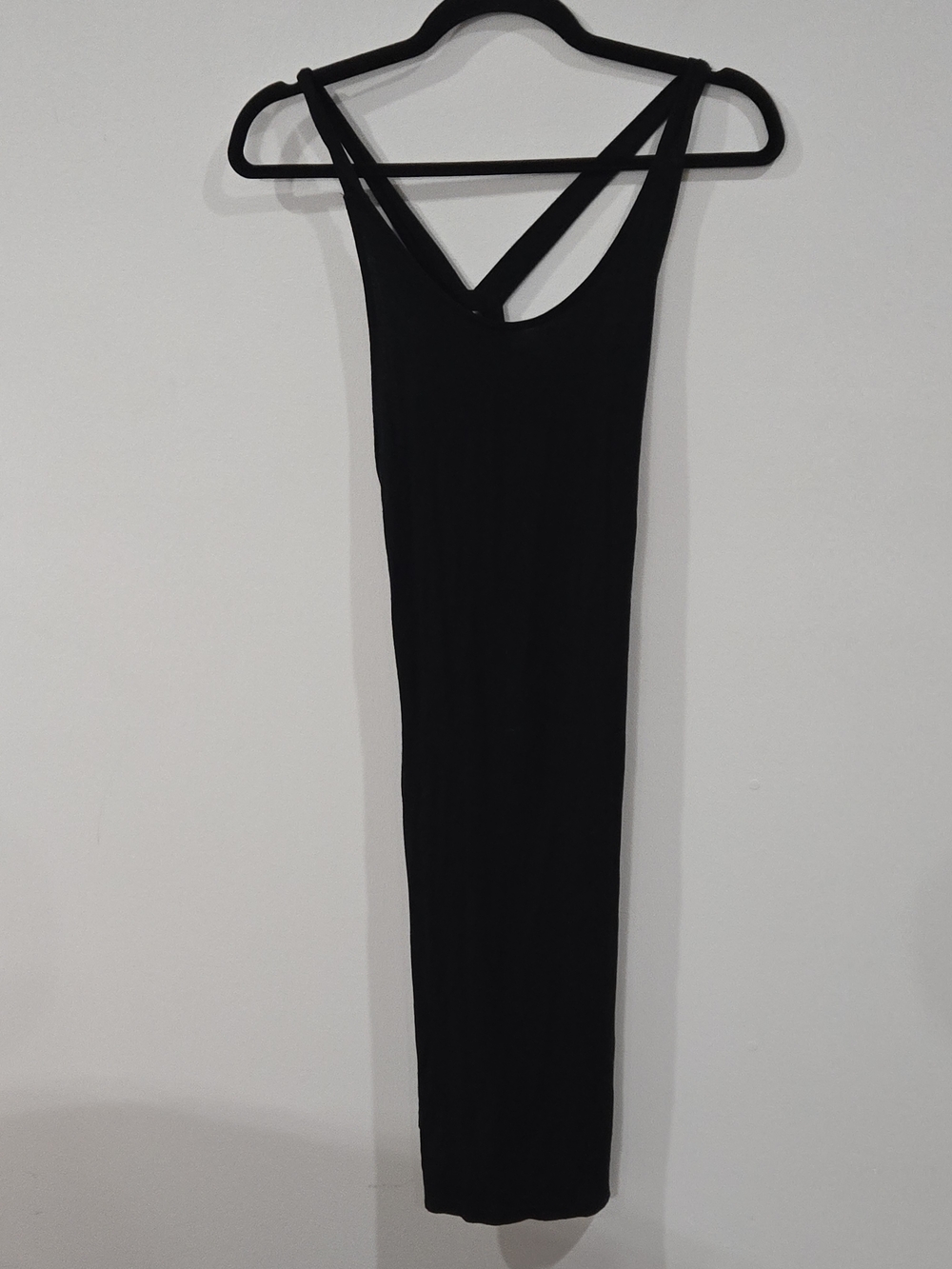 Tukkatun Sleek Black Cross-Back Maxi Dress